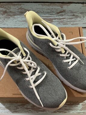KURU Women's Gray Athletic Shoes